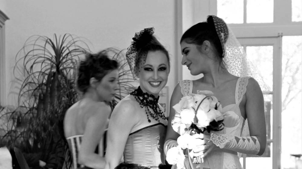 mariée et demoiselles d'honneur