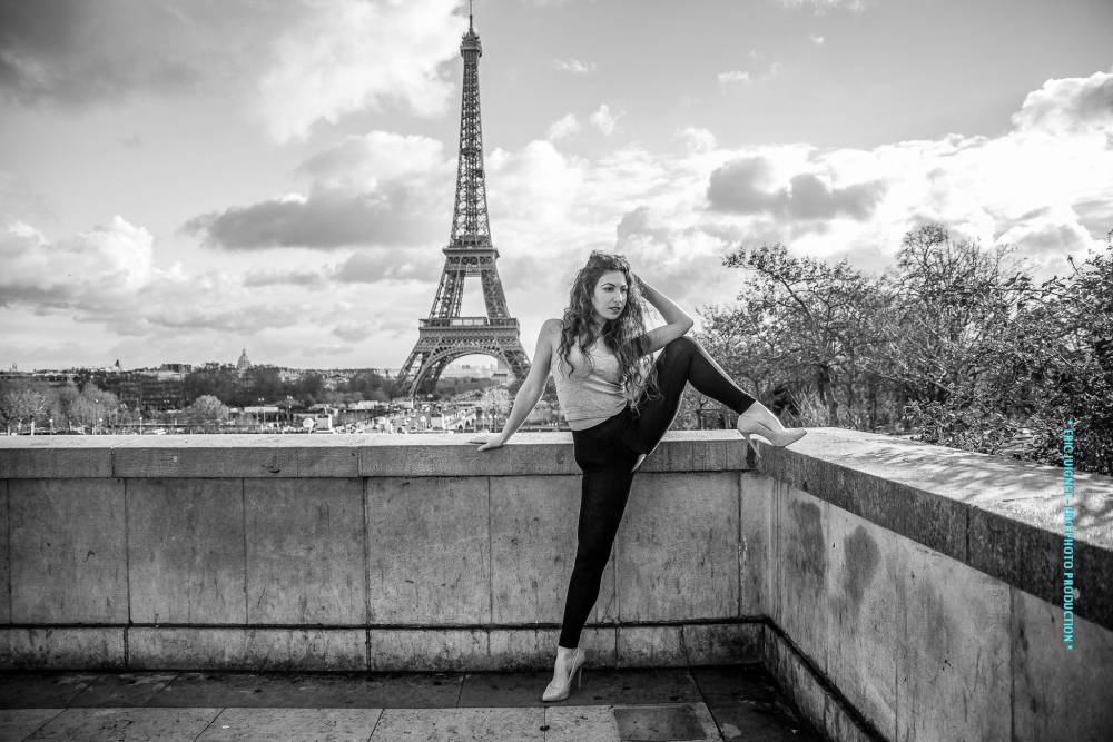 paris pose noir et blanc