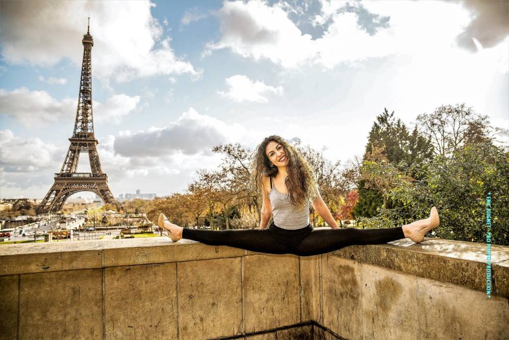 grand ecart pose paris